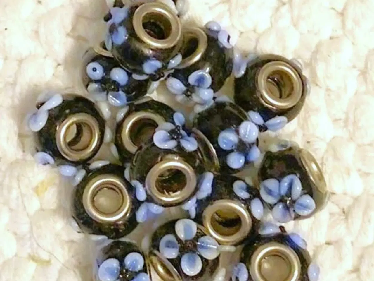 Billede 5 - Glasled / glasperler med blå blomster til armbånd