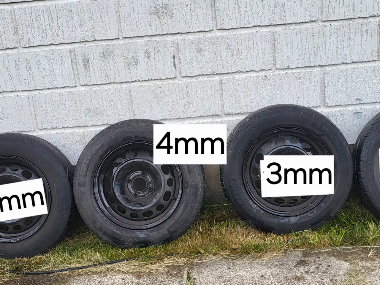 Billede 2 - Fælge med dæk bud modtages 