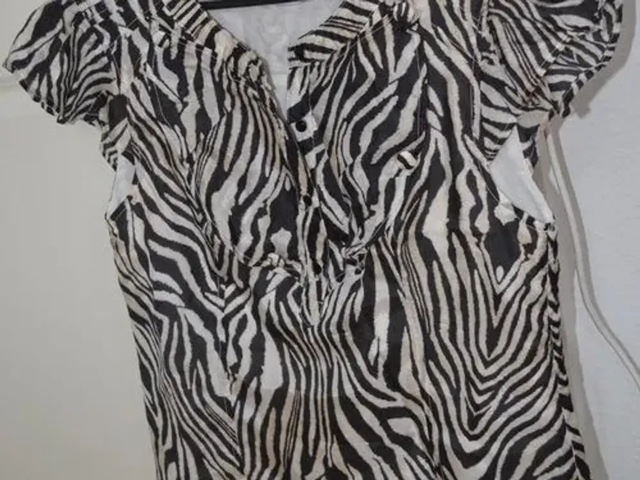Billede 2 - Zebra Minus bluse sælges