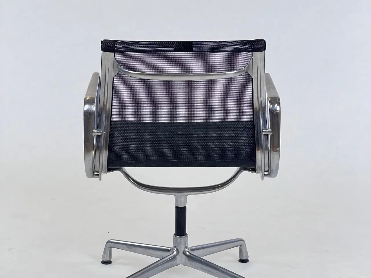 Billede 4 - Charles Eames Ea-108 chair - black mesh