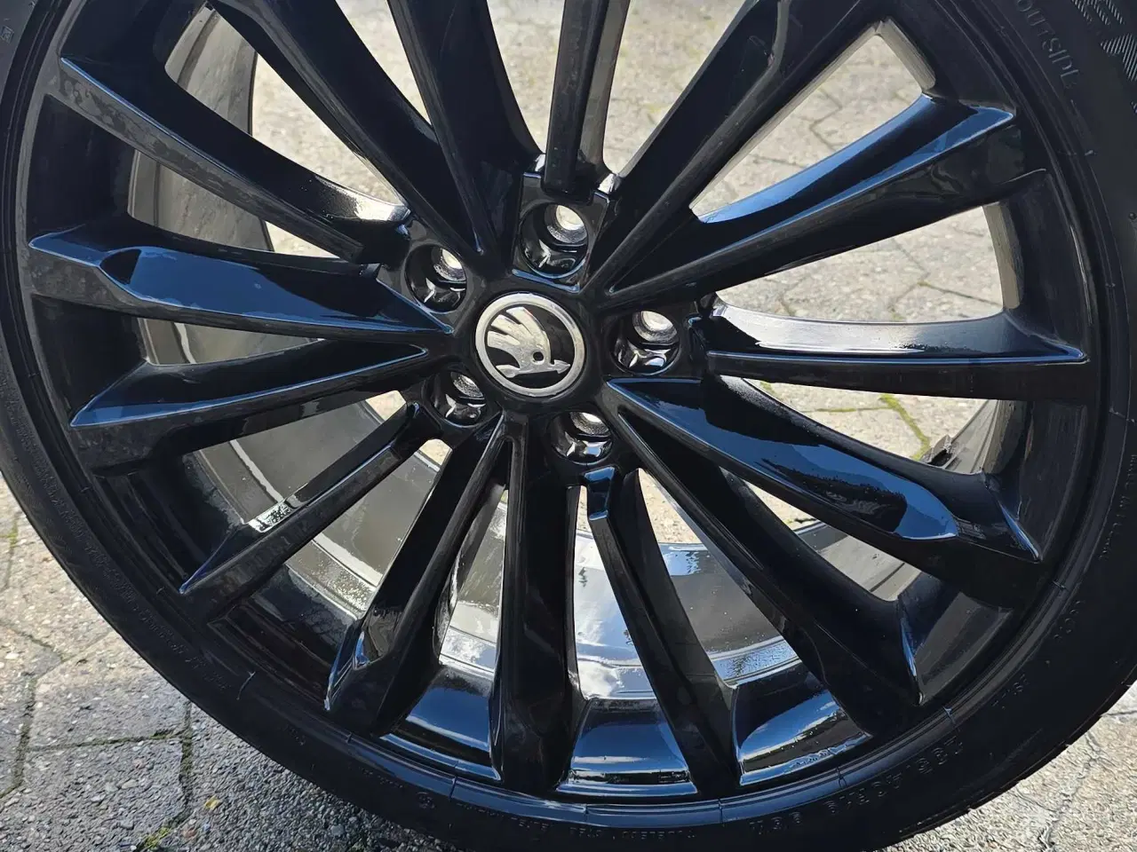 Billede 4 - 4 - Alloy whell trinity glossy black design 19 Sko