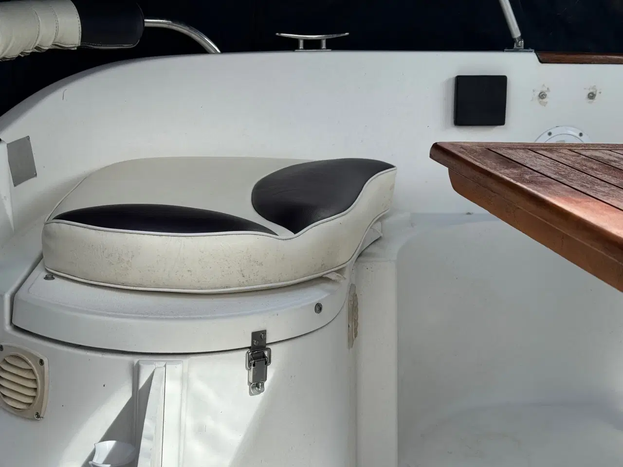 Billede 7 - 510 Cruiser med F75 Mariner 4 takt 1,6L og 1300 kg Brenderup bådtrailer