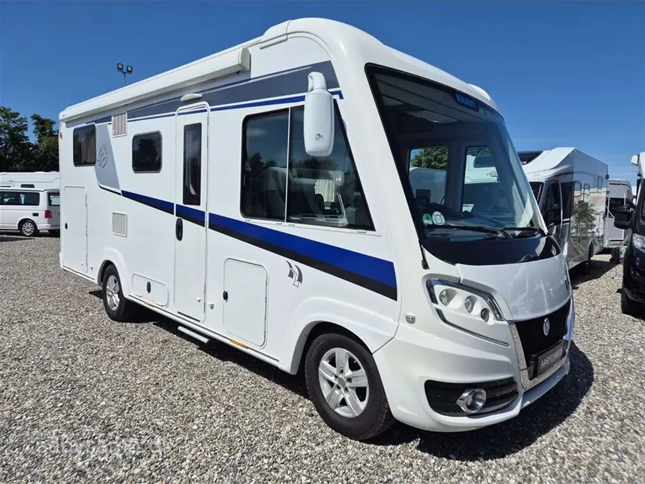 Billede 1 - 2018 - Knaus Sky I 650   Egoist Camper med god indretning. solceller. batteri. tv. el-markise. og el-trin.