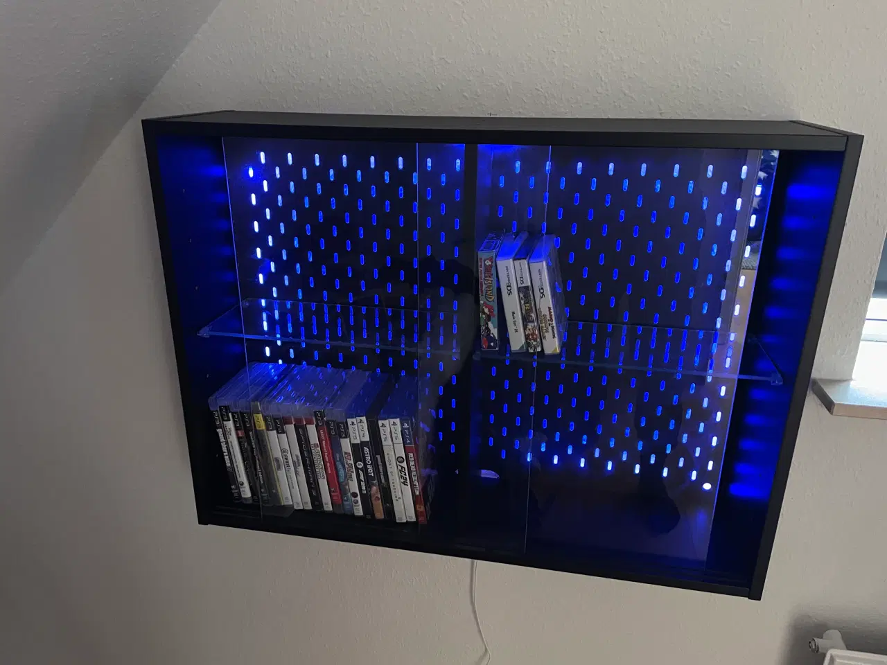 Billede 3 - Vitrineskab - perfekt til stue eller gamerværelset