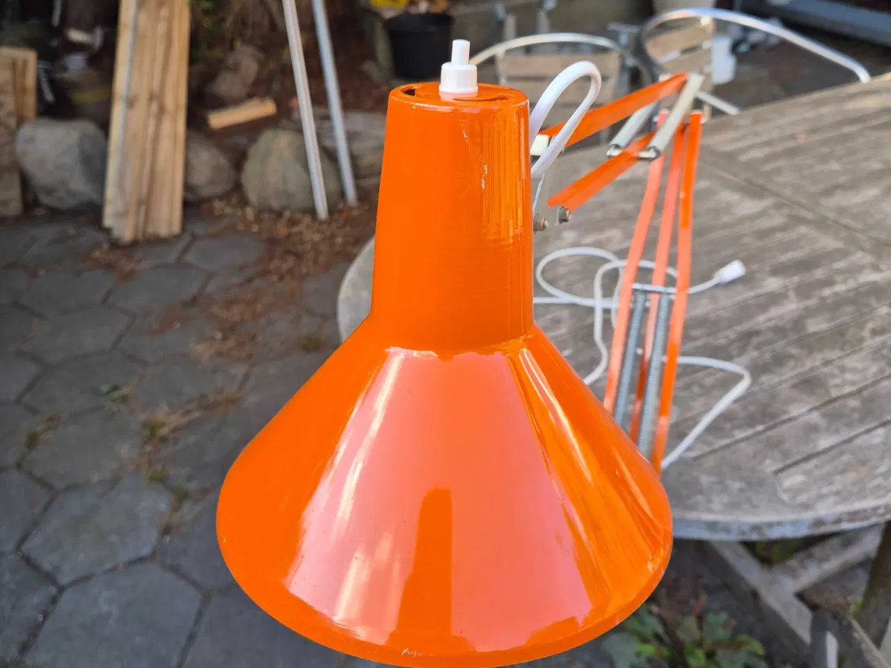 Billede 2 - Dejlig orange arkitektlampe i solidt dansk design 