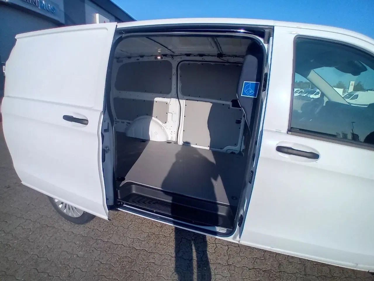 Billede 2 - Mercedes Vito 114 2,0 CDi A2 Kassevogn PRO aut. RWD