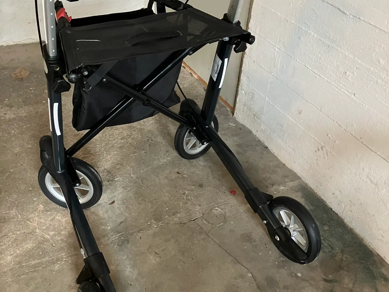 Billede 3 - Rollator af mærket Actiumplus