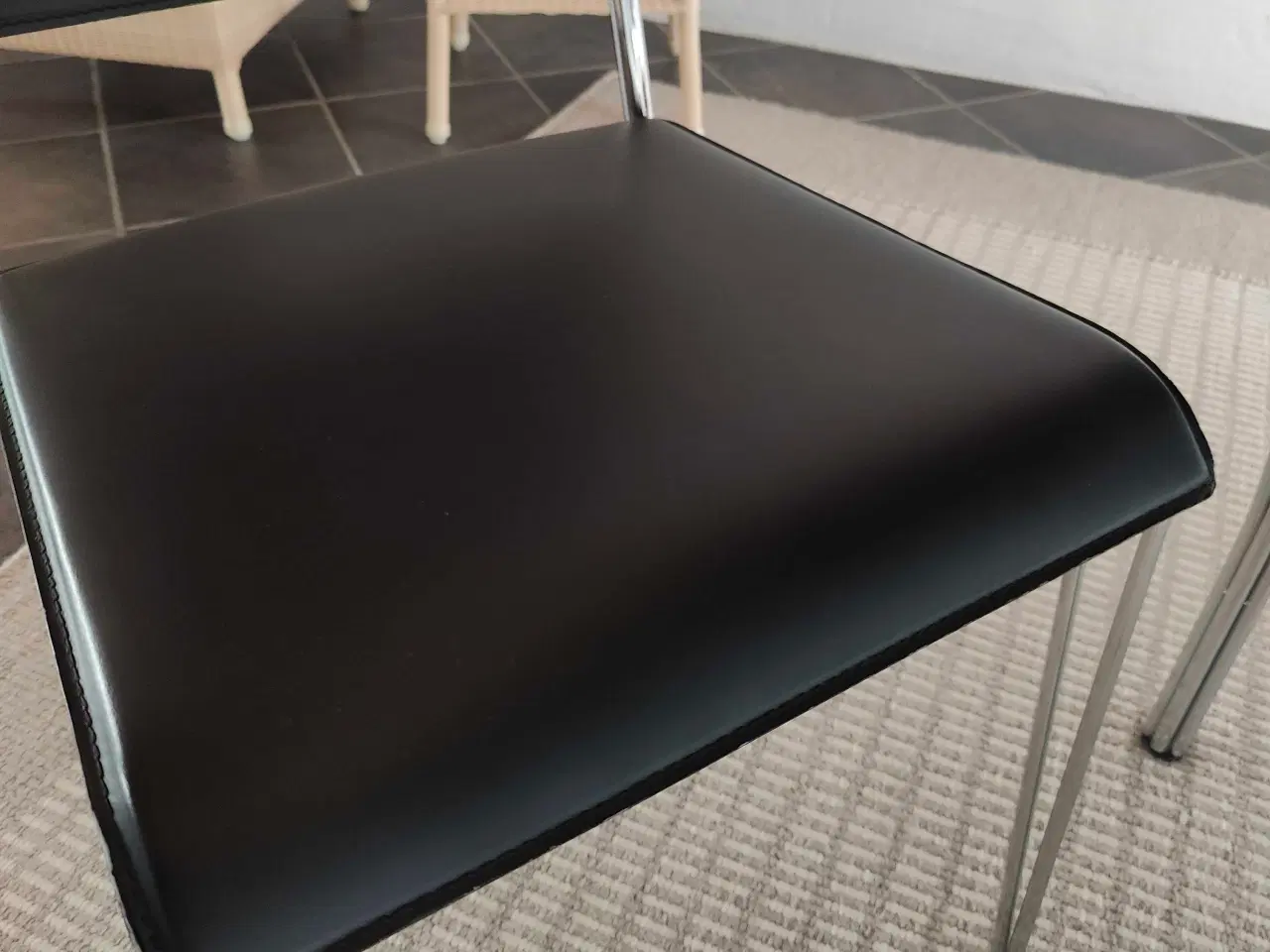 Billede 3 - Spisebord og stole