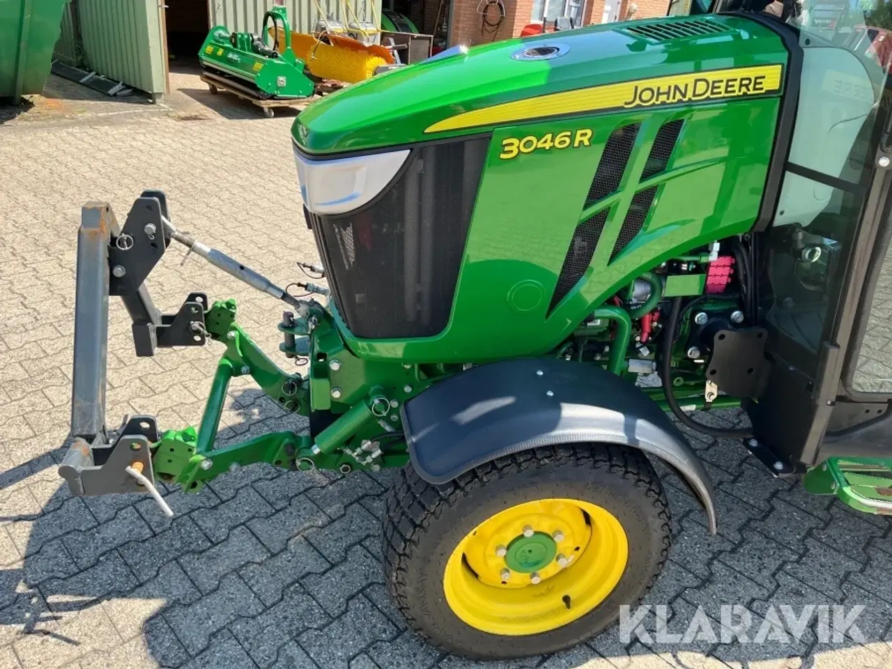 Billede 9 - Traktor John Deere 3046R kost/Dozerblad/spreder/kasse/bagkasse