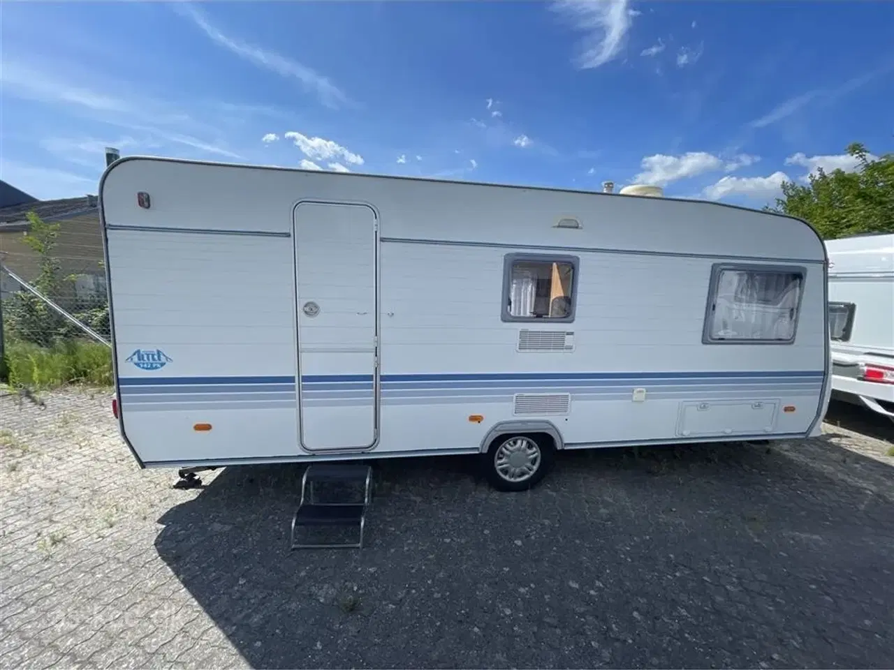 Billede 2 - 2007 - Adria Altea 542 PK   Adria Altea 542 PK årg. 2007 Med Markise og 2 sider. Kosmetiske buler.