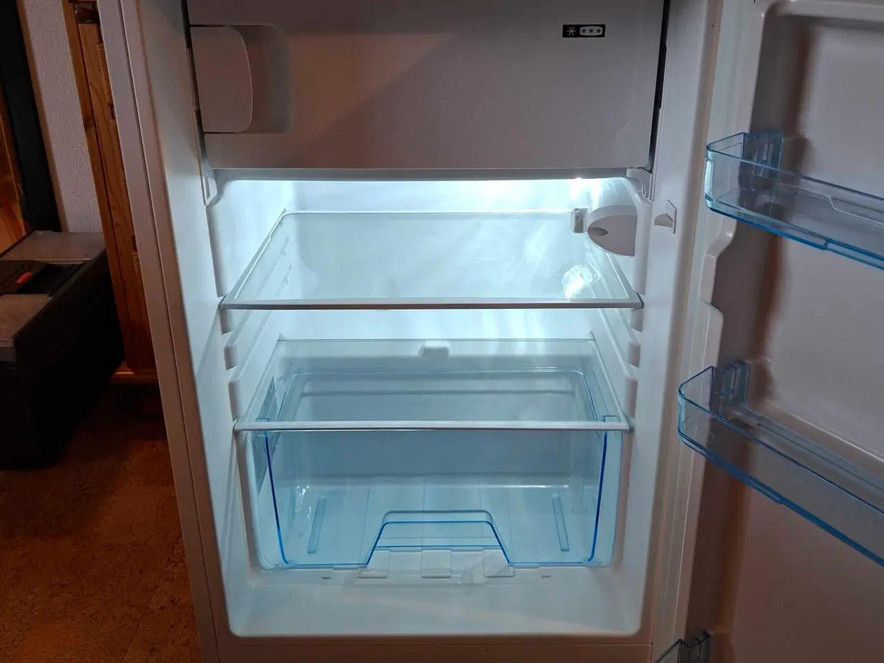 Billede 2 - Lille ELVITA Køleskab med fryseboks