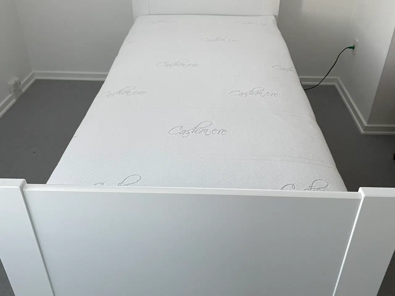 Billede 1 - Elevationssenge med sygeplejeløft