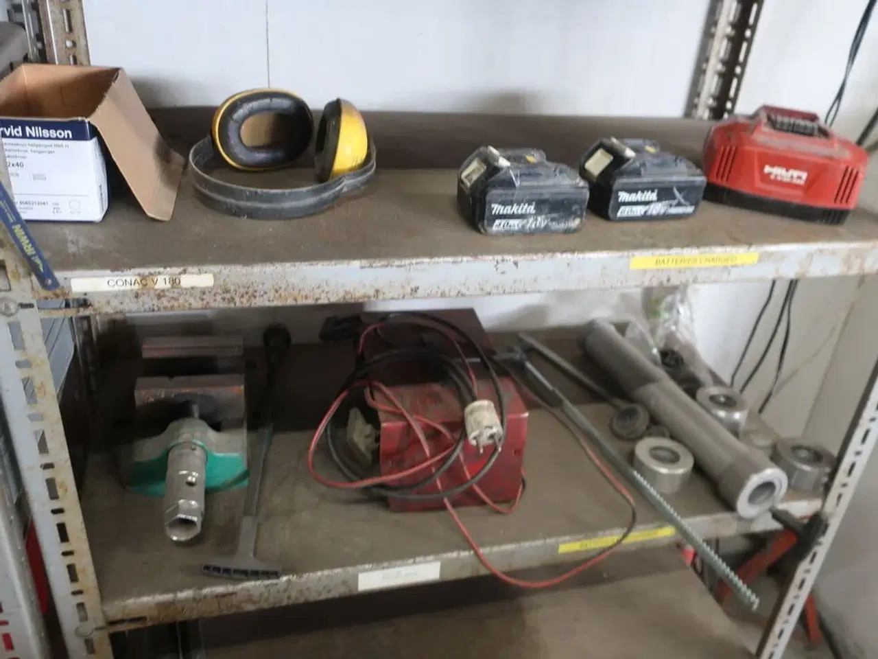 Billede 15 - 3 stk. lagerreoler med div. Værktøj, varelager, batterier m.m.