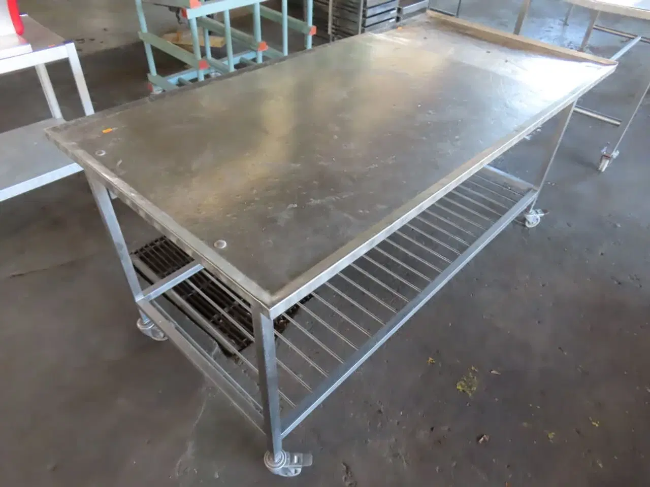 Billede 4 - Industrikøkken stålbord på hjul (Tarmbord)