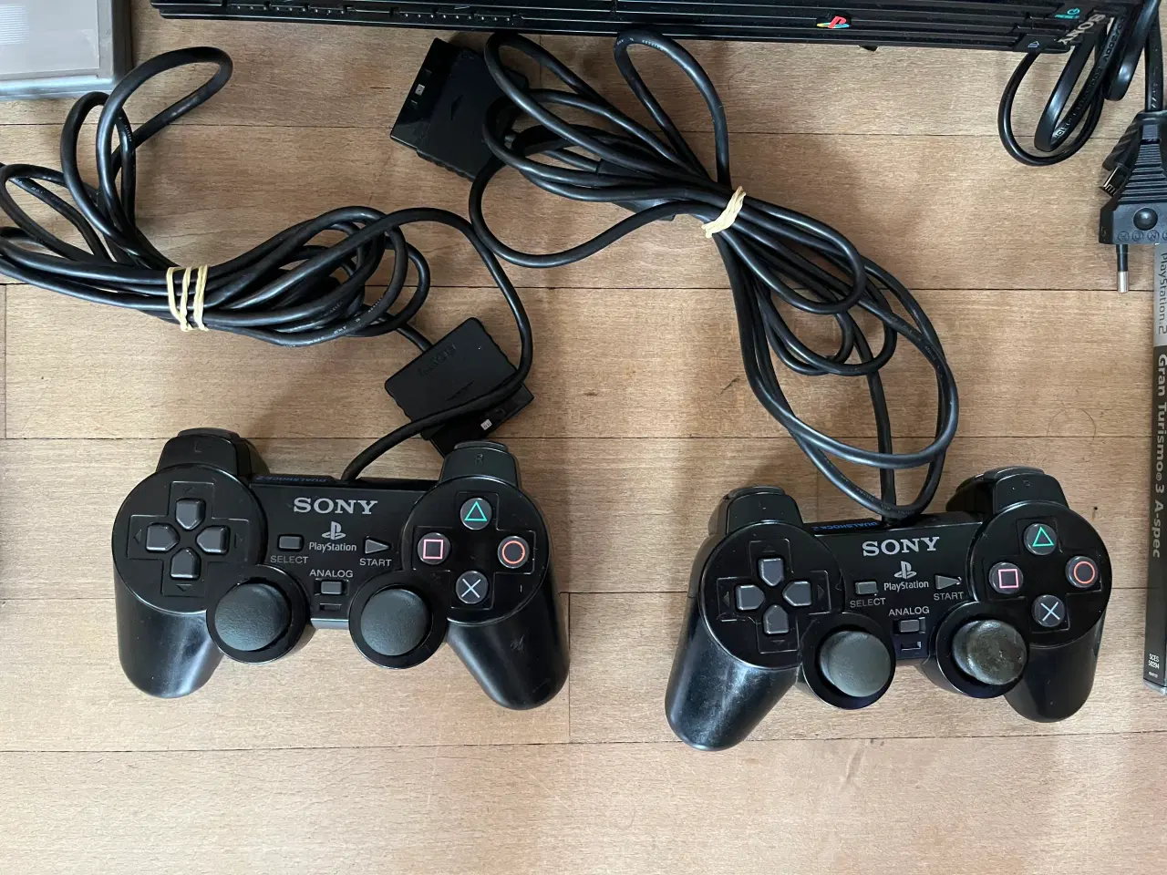 Billede 2 - Playstation 2 Fat, m. 2 Controllere og 12 Spil