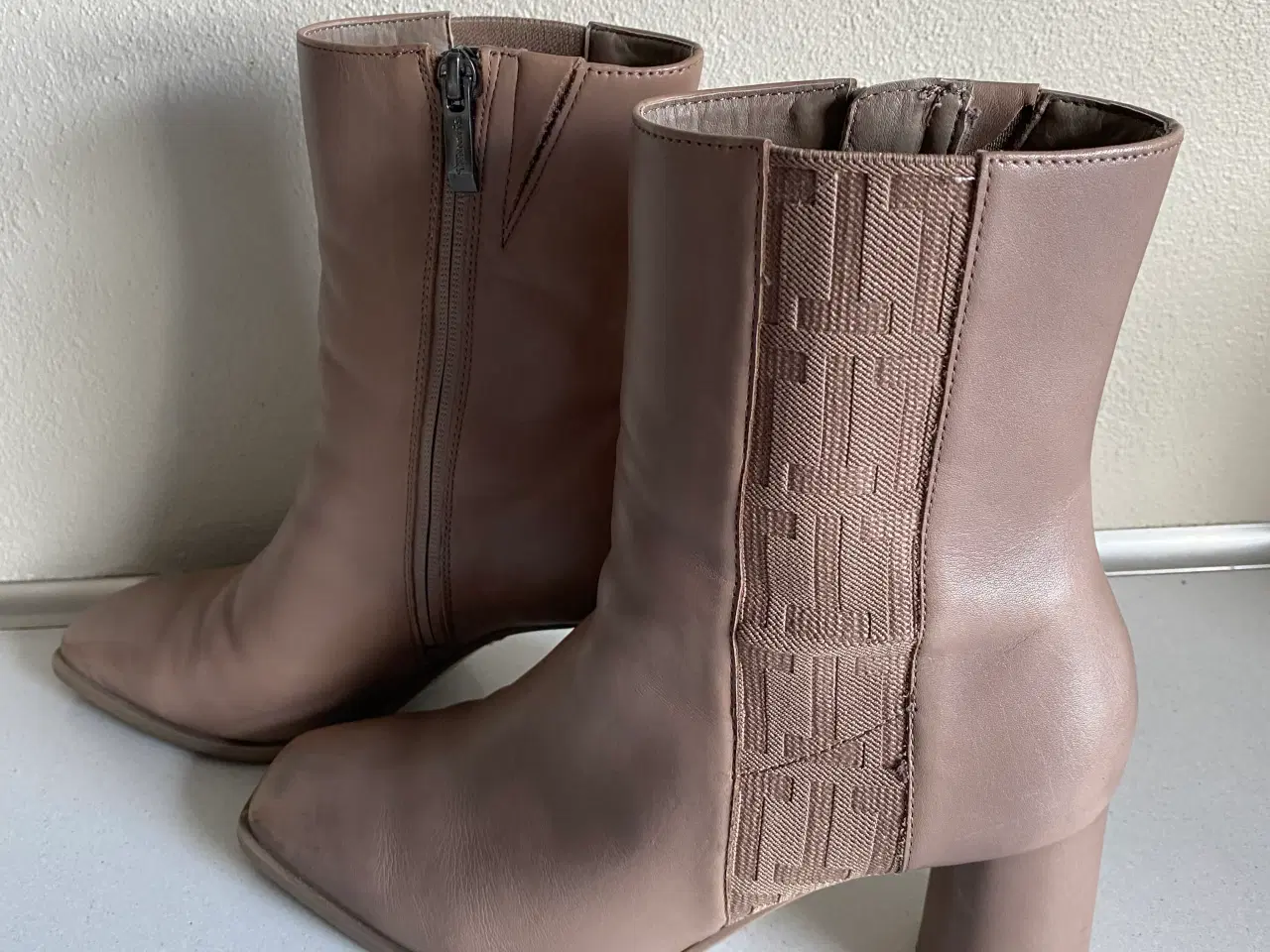 Billede 3 - Tamaris støvletter m hæl