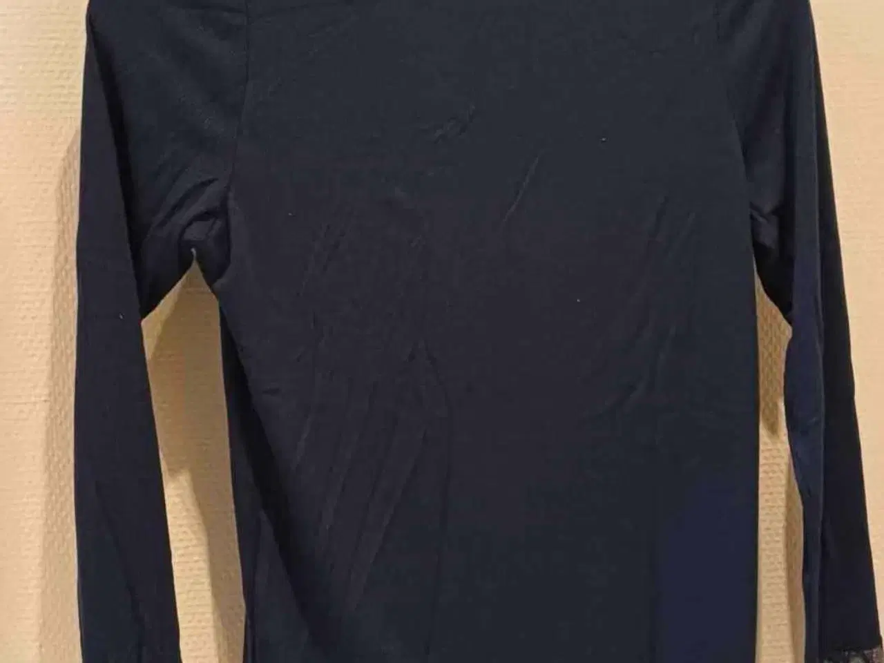 Billede 3 - 2 x OFELIA bluser 