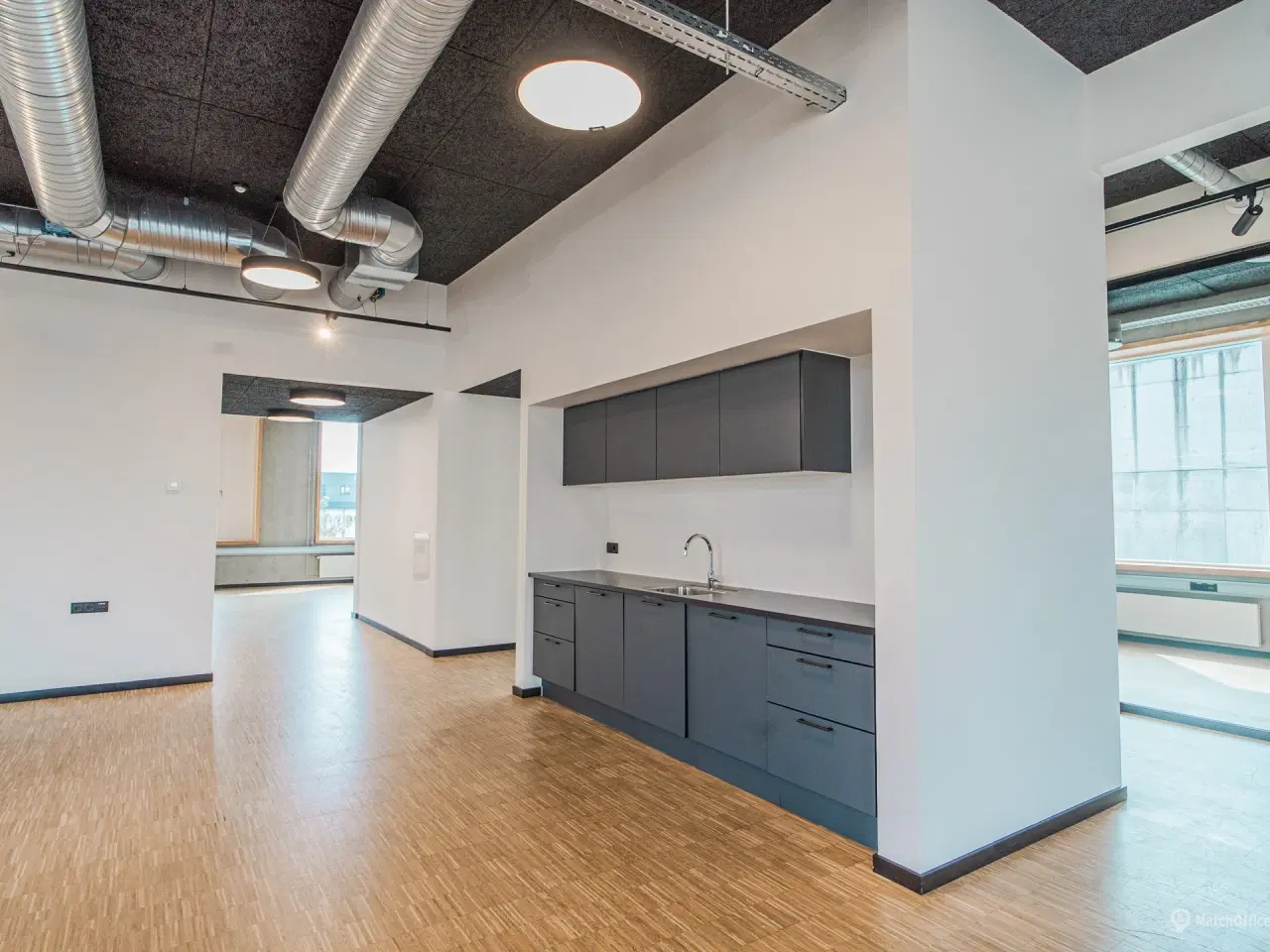 Billede 6 - Gennemført kontordomicil med rå detaljer