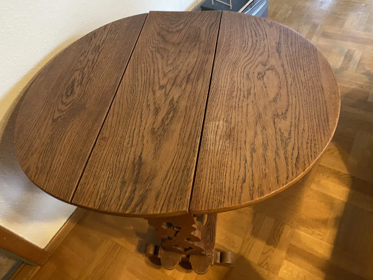 Billede 1 - Retro klapbord ovalt af robust træ