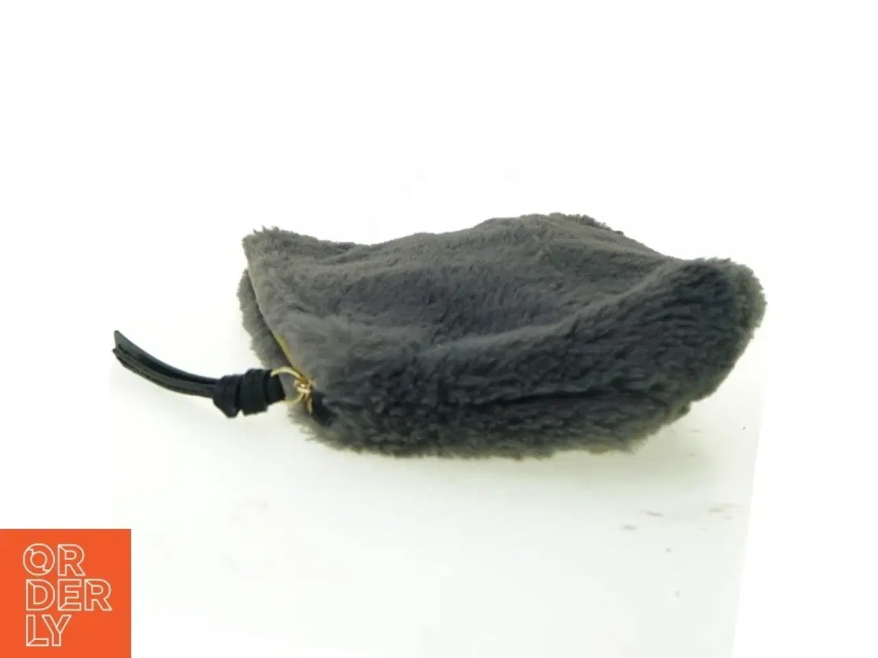 Billede 4 - Taske i fakefur fra H&M (str. 22 x 16 cm)