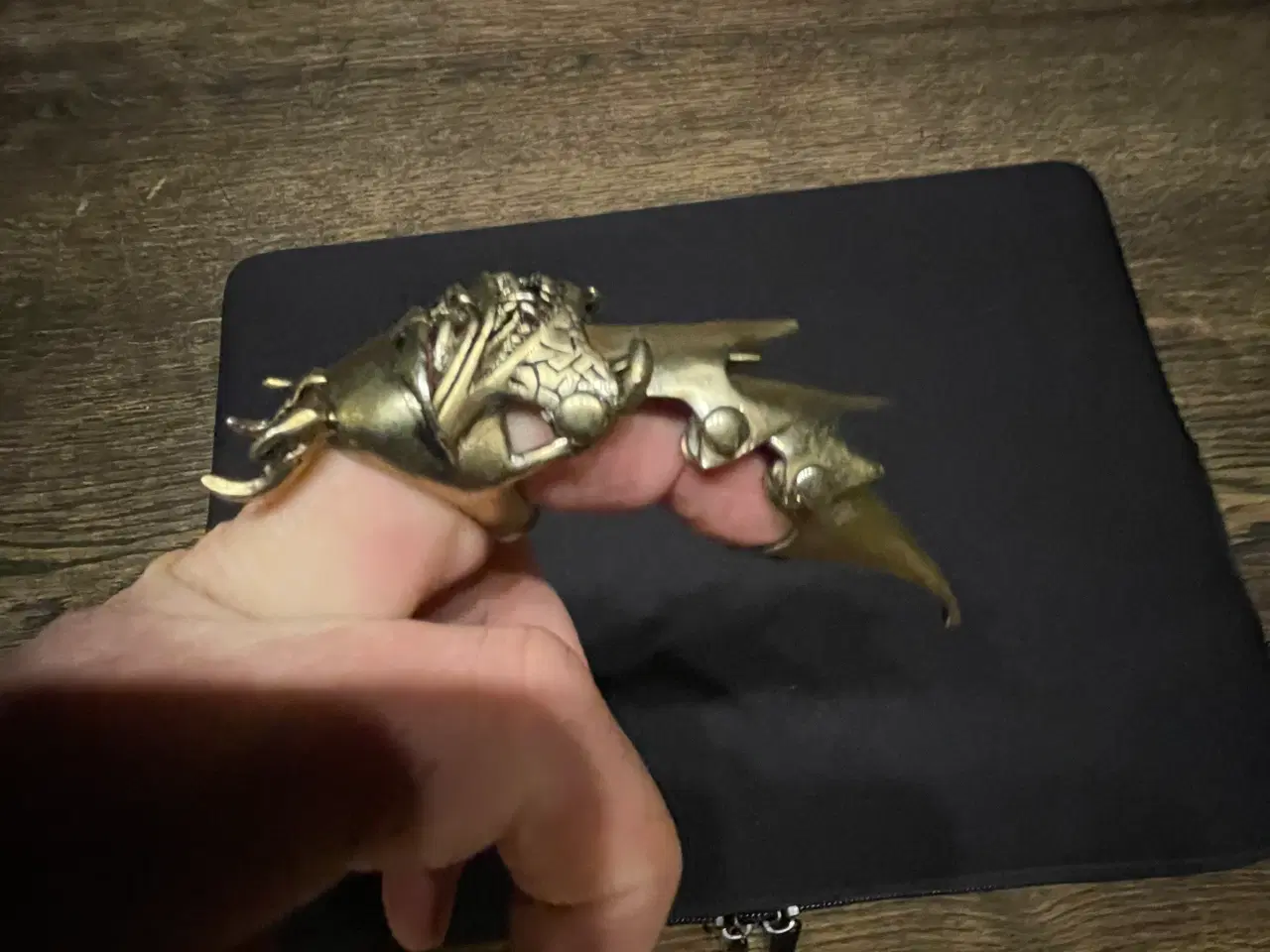 Billede 3 - Fingersmykke med djævlehoved