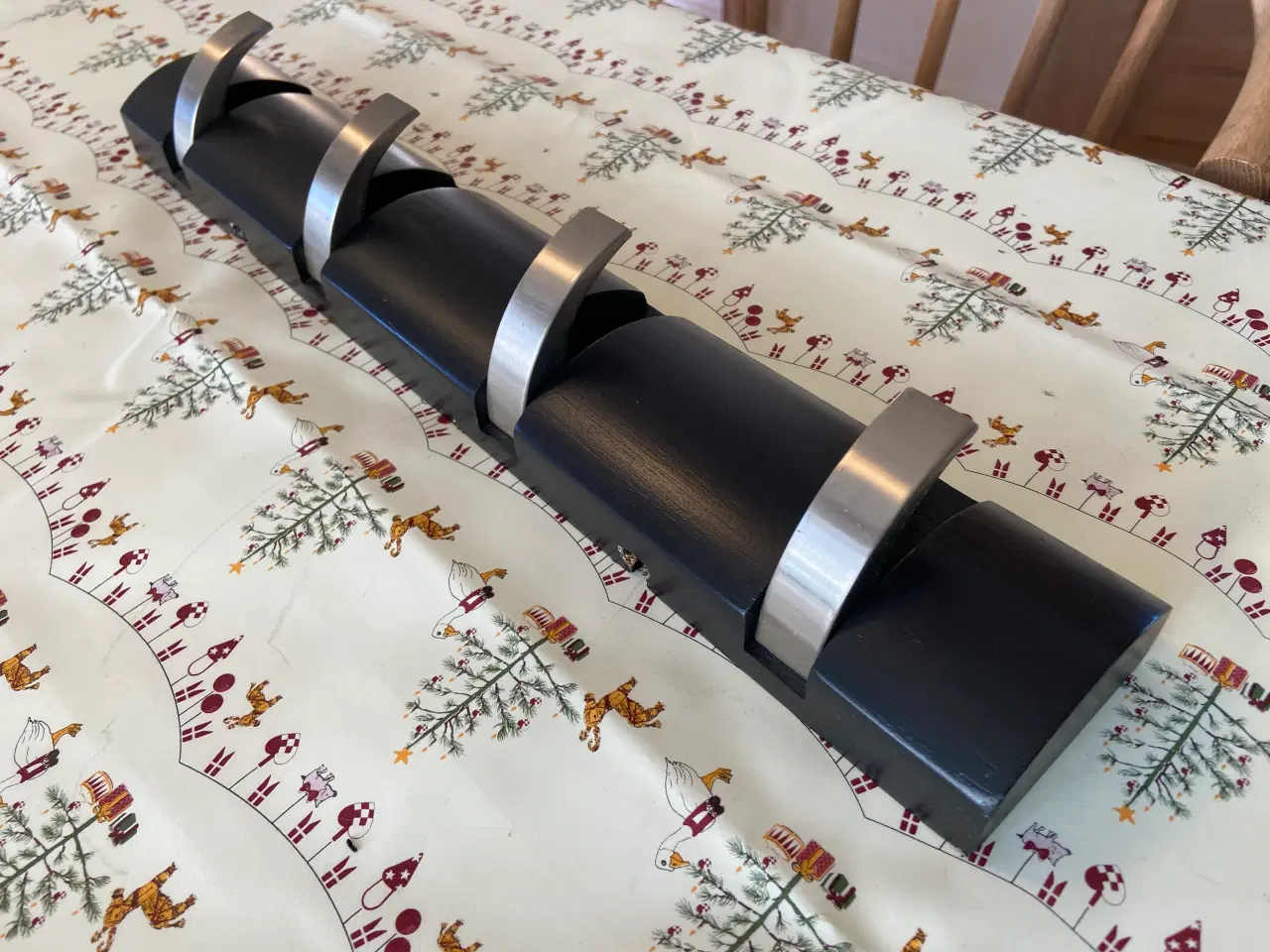 Billede 4 - Knagerække i sort med børstet stål