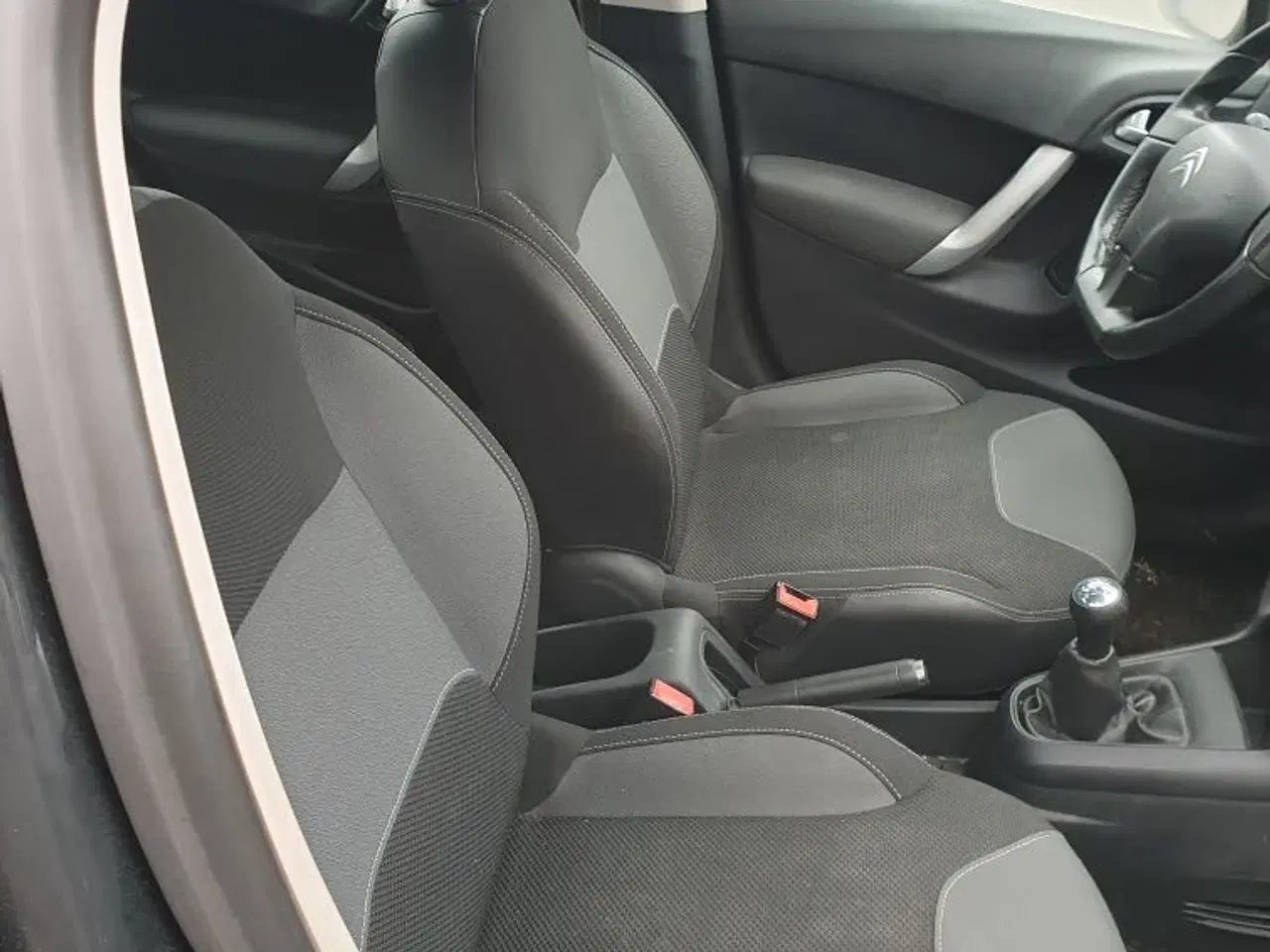 Billede 11 - Ny syn Citroën C3 2013 Årligt afgift kun 920 kr