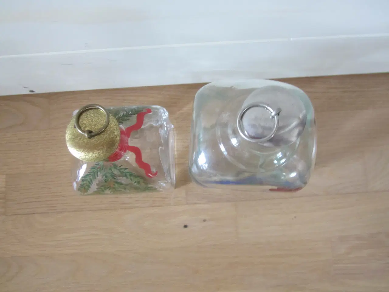 Billede 5 - 2 MEGET FINE KARAFLER MED PROP SAMLET