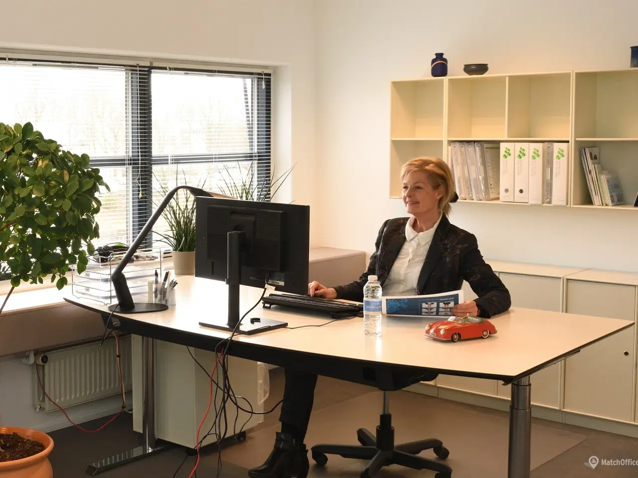 Billede 1 - Flerbrugerejendom m. kantine. reception og gratis parkering