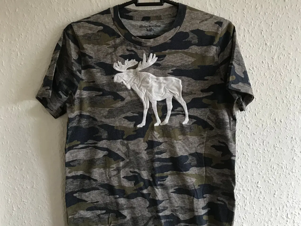 Billede 1 - Abercrombie tshirt camouflage farvet