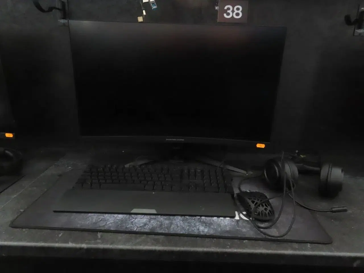 Billede 1 - 27" curved gaming monitor, ASROCK PHANTOM GAMING pg27f15rs1a