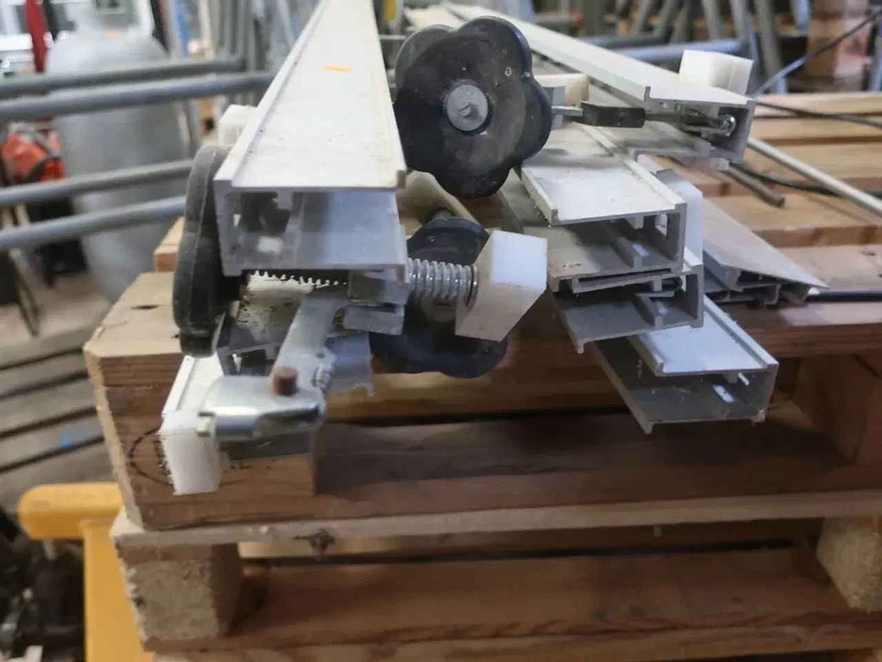 Billede 2 - 4 stk. aluminiun spændskinner PIANO