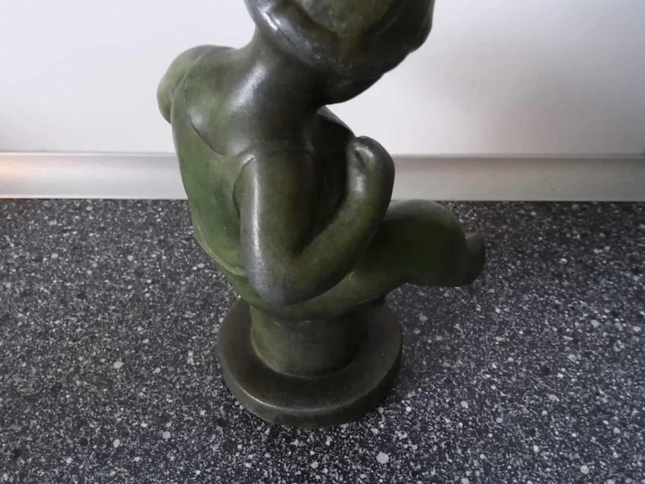 Billede 8 - Grøn Bronzefigurer/skulptur af dreng.
