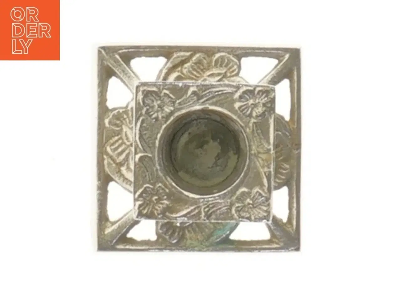 Billede 3 - Lysestage med blomsterdesign (str. 6x5,5x5,5 cm)