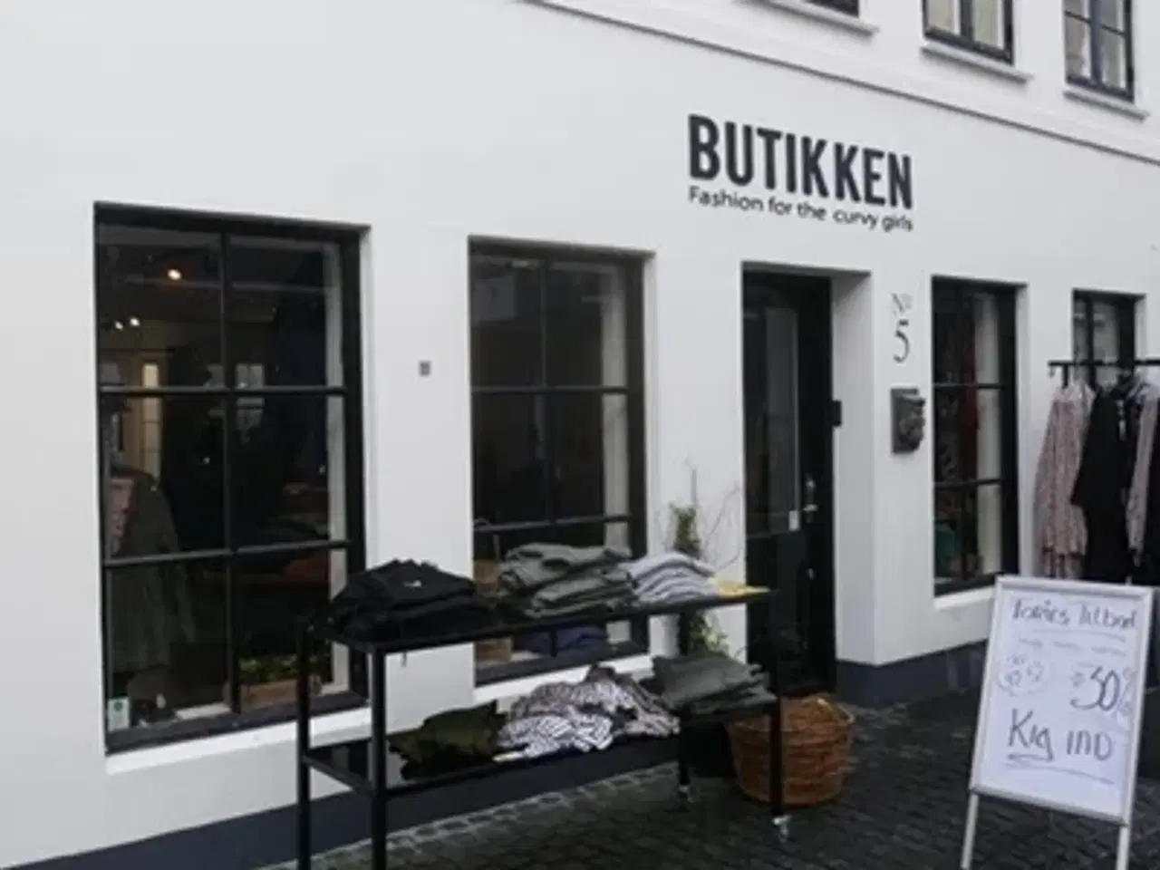 Billede 1 - Butik til leje i 9000 Aalborg