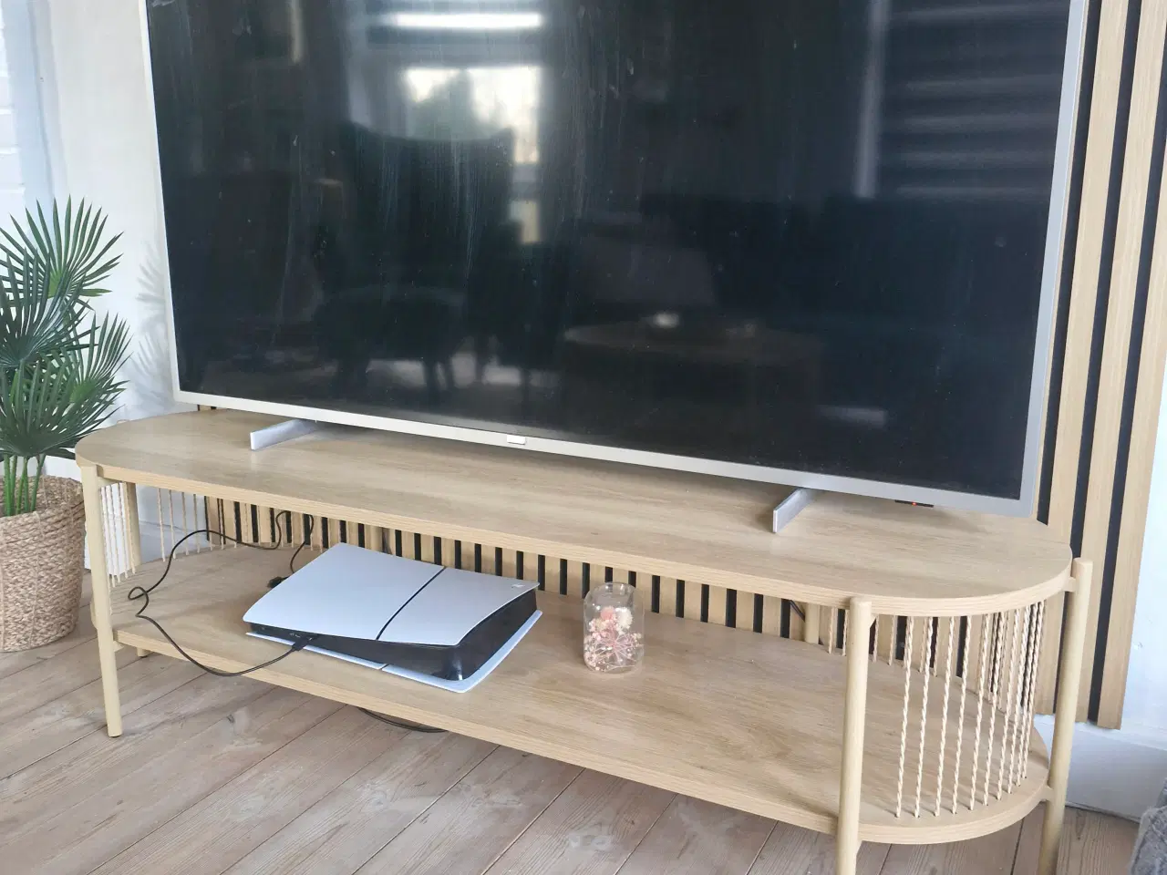 Billede 1 - Sneslev tv bord jysk