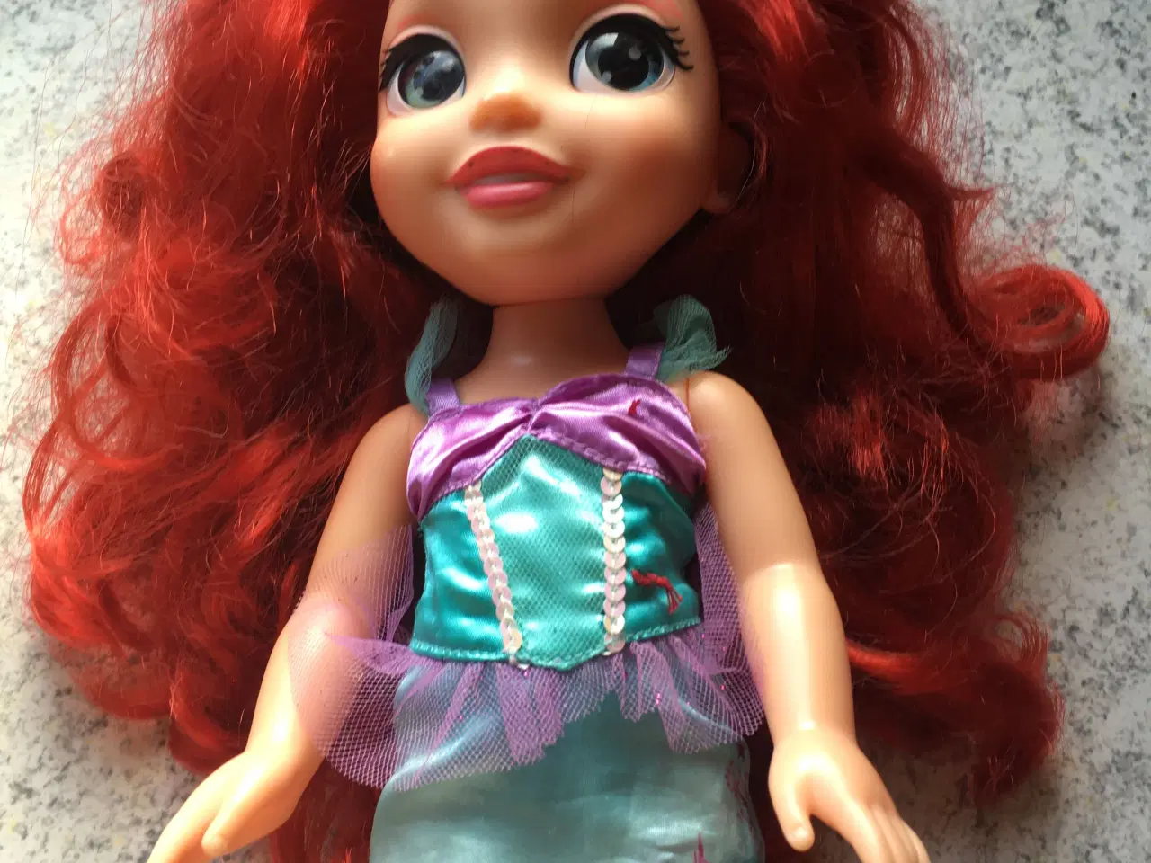 Billede 1 - Helt ny Disney Ariel dukke 35 cm høj