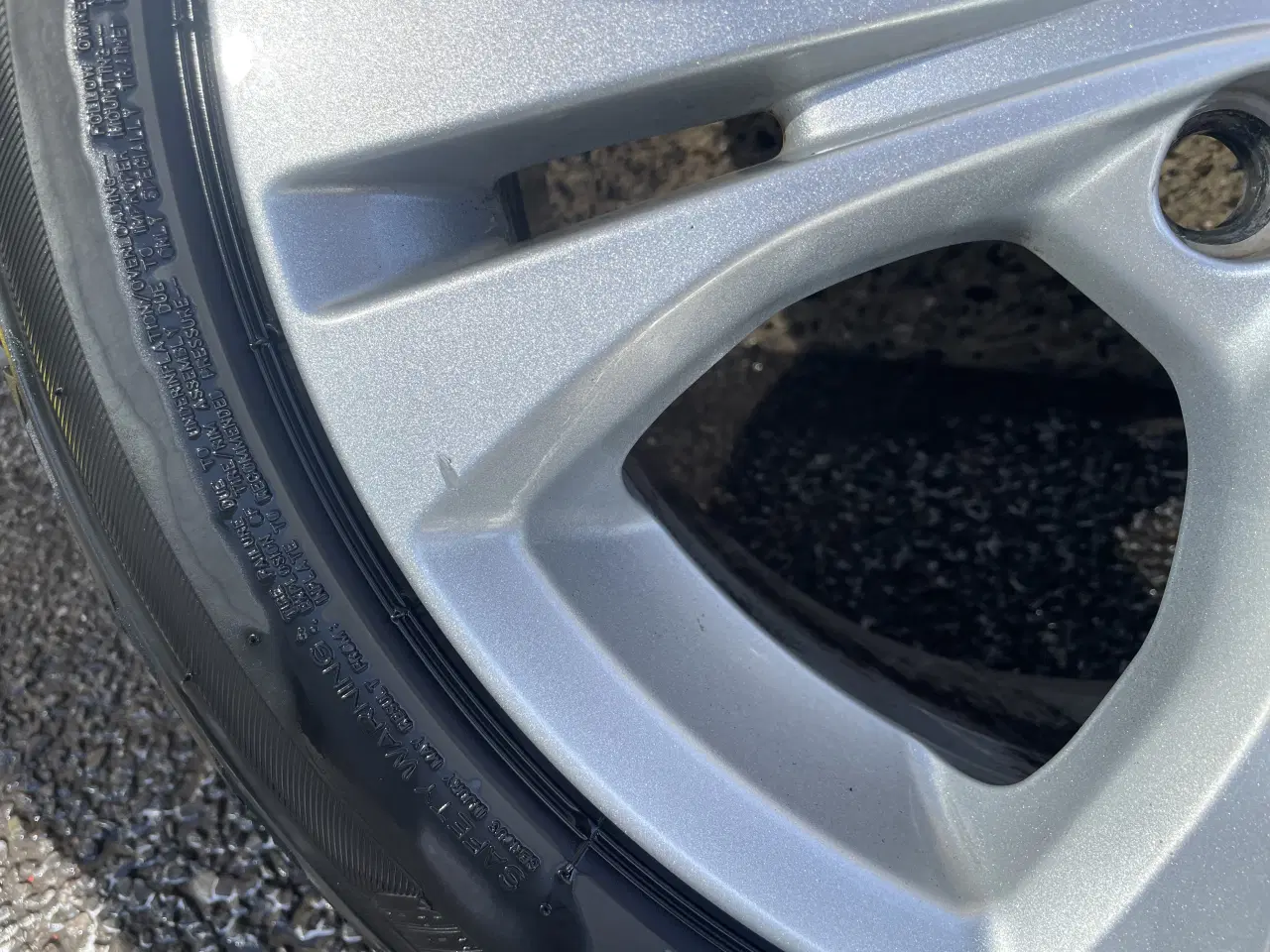 Billede 3 - Ford alufælge 17”