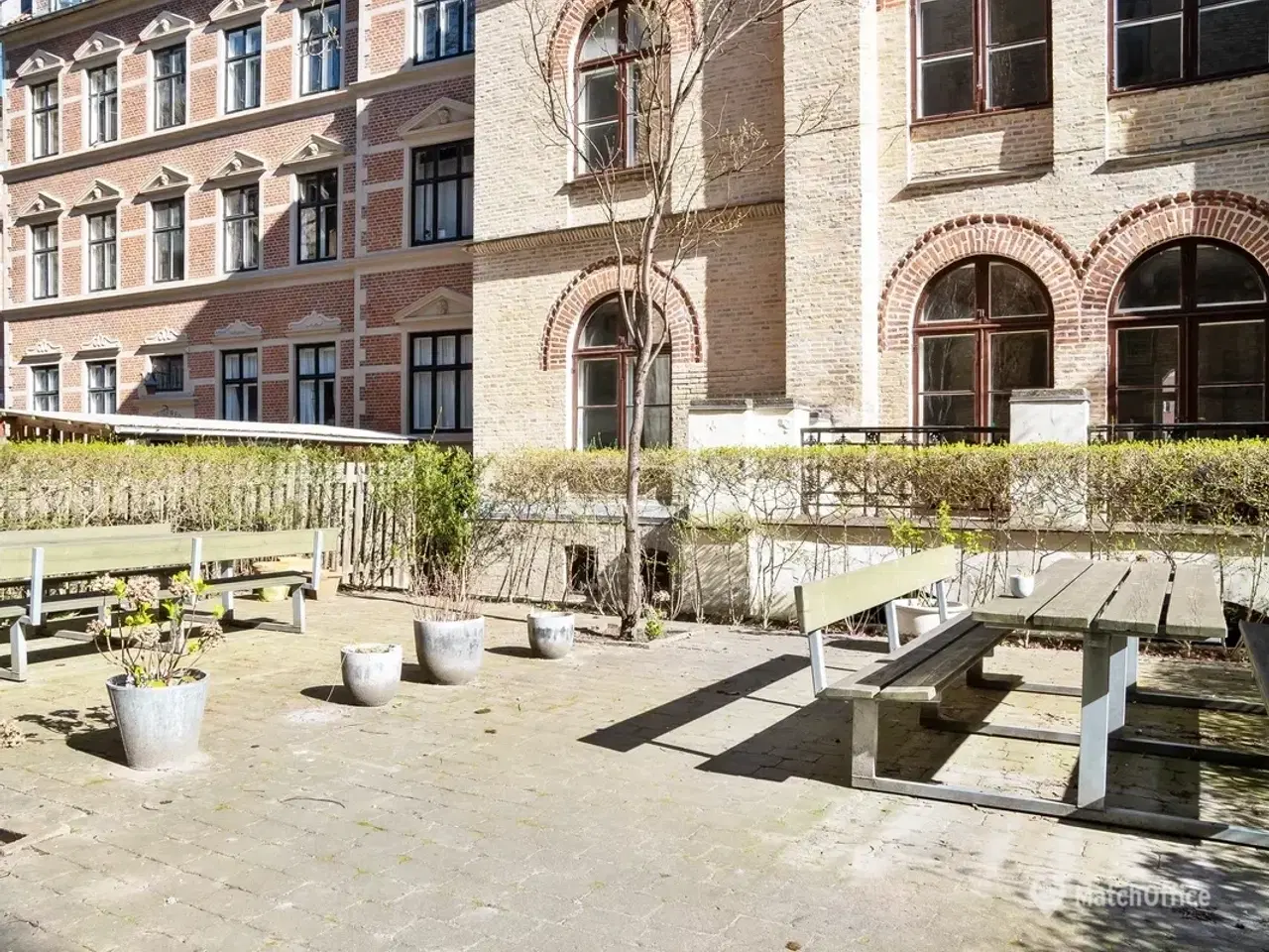 Billede 6 - MC-parkering i åben gård