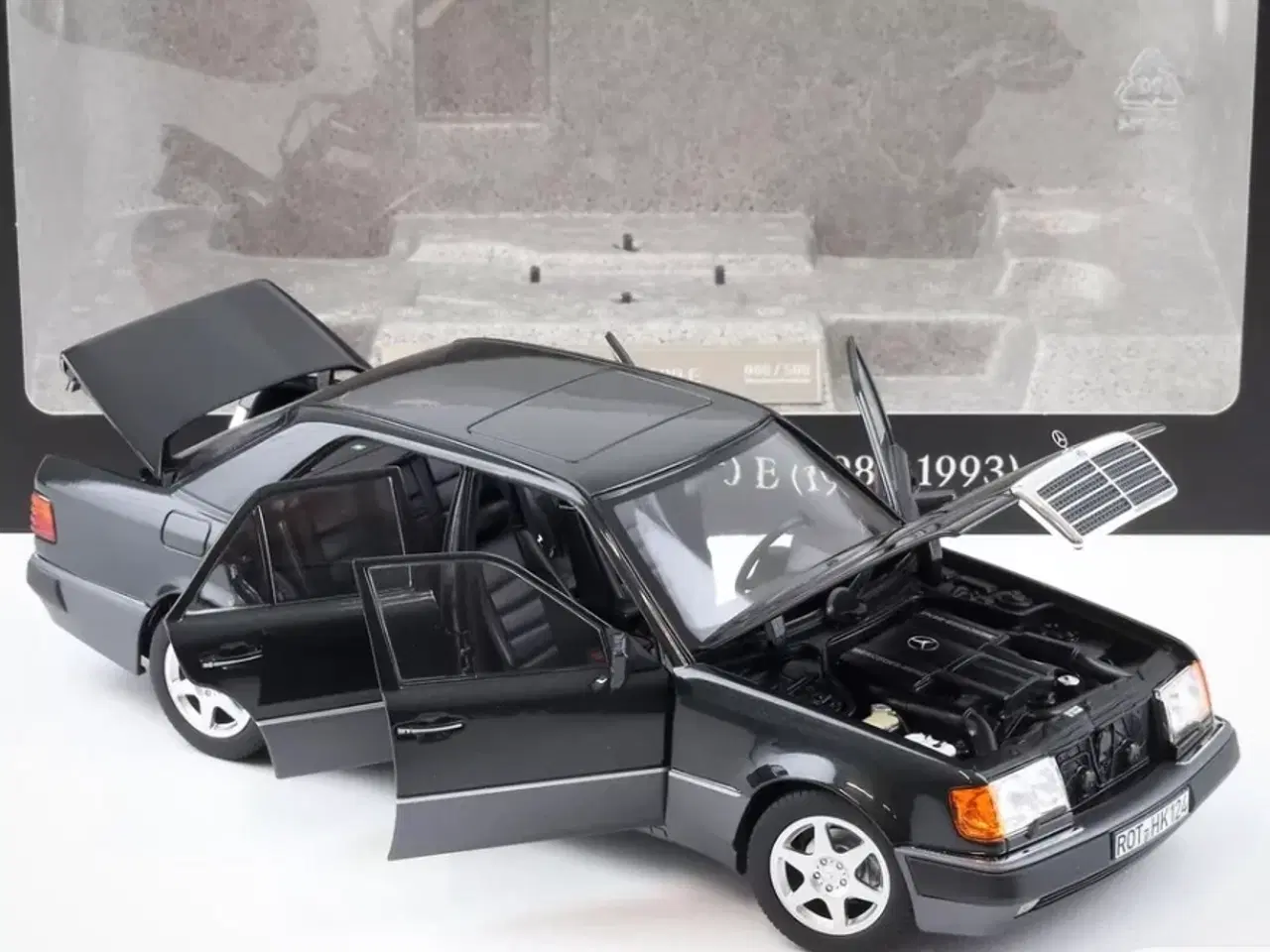 Billede 5 - 1:18 Mercedes E500 W124