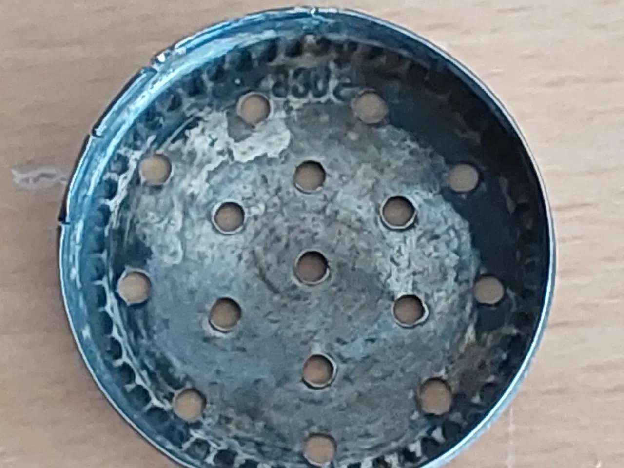 Billede 2 - Salt og peberbøsser med sølvlåg stemplet 830.