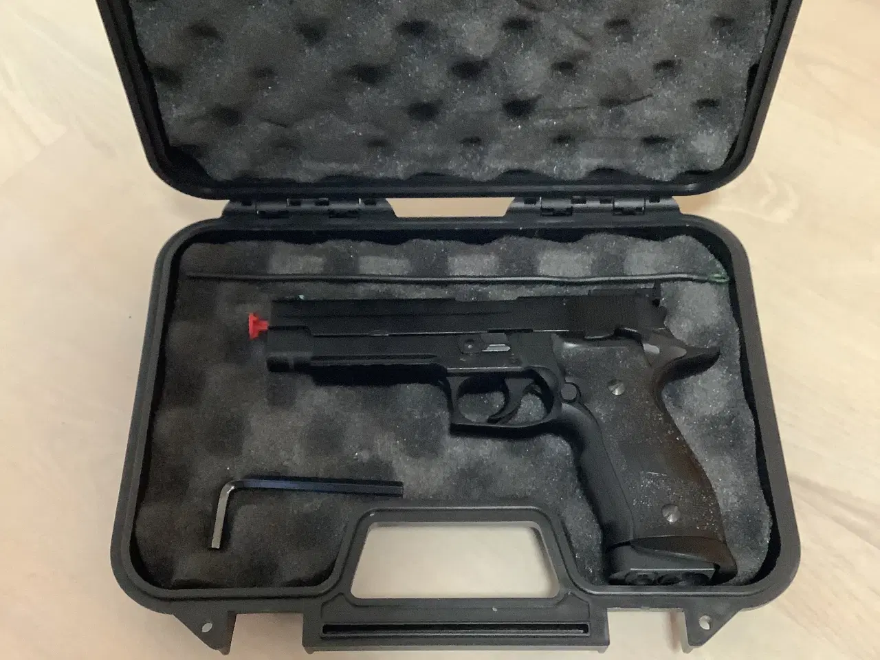 Billede 1 -   Airsoft Pistol Model KWC P226