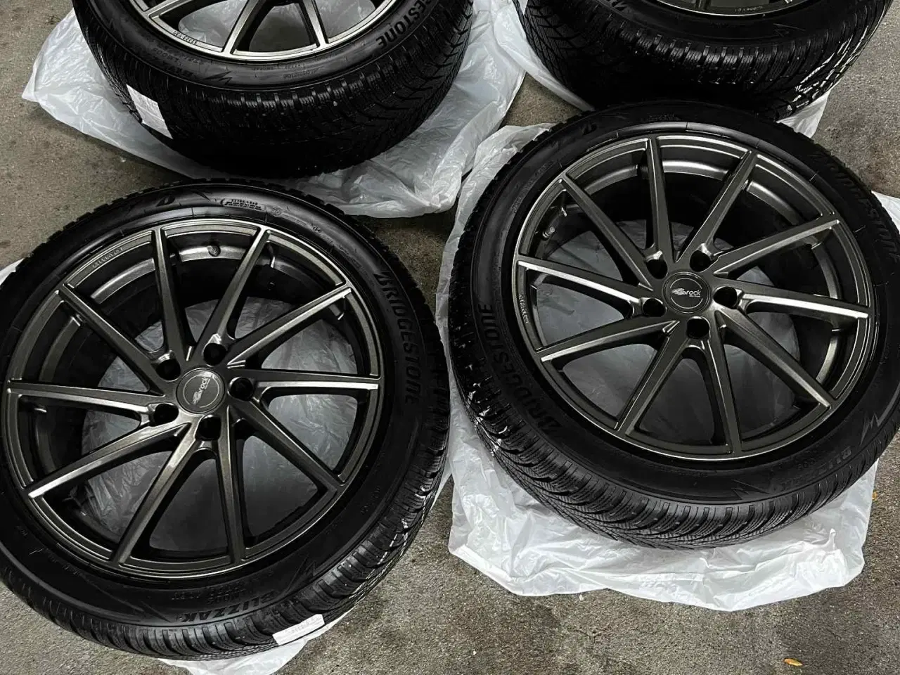 Billede 1 - Bridgestone dæk 275/40x20 med Brocks fælge.