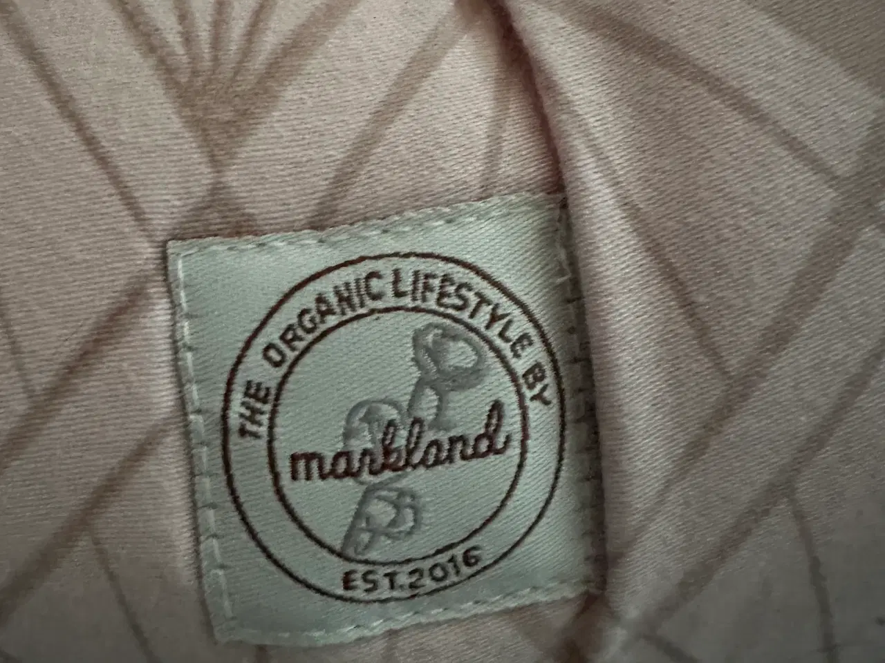 Billede 2 - Meget pæn og velholdt lyserød babynest