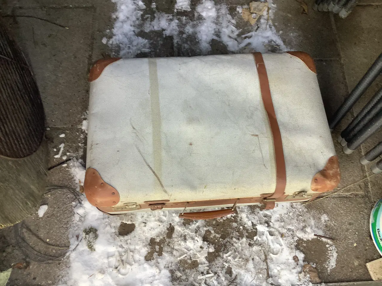 Billede 1 - Retro kuffert mangler en rem