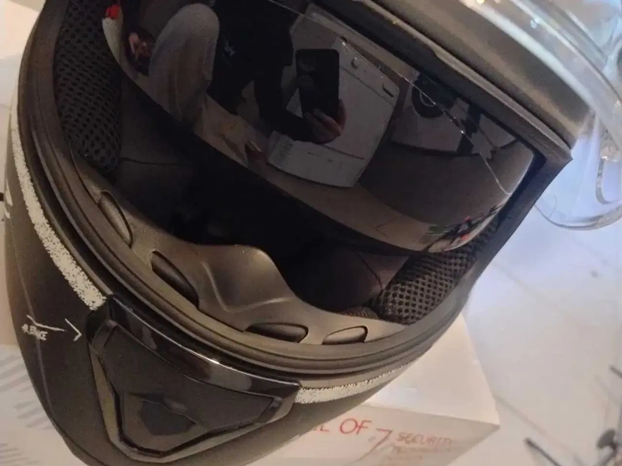 Billede 2 - Styrthjelm/knallerthjelm