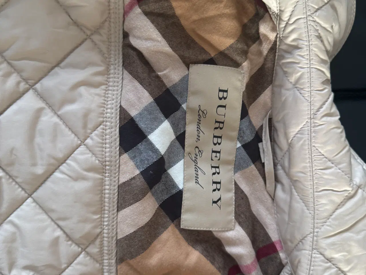 Billede 7 - Burberry quiltet jakke – beige, næsten som ny
