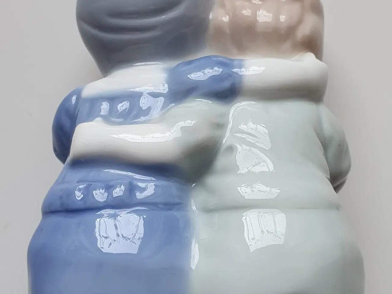 Billede 2 - Porcelænsfigur - Børn der læser