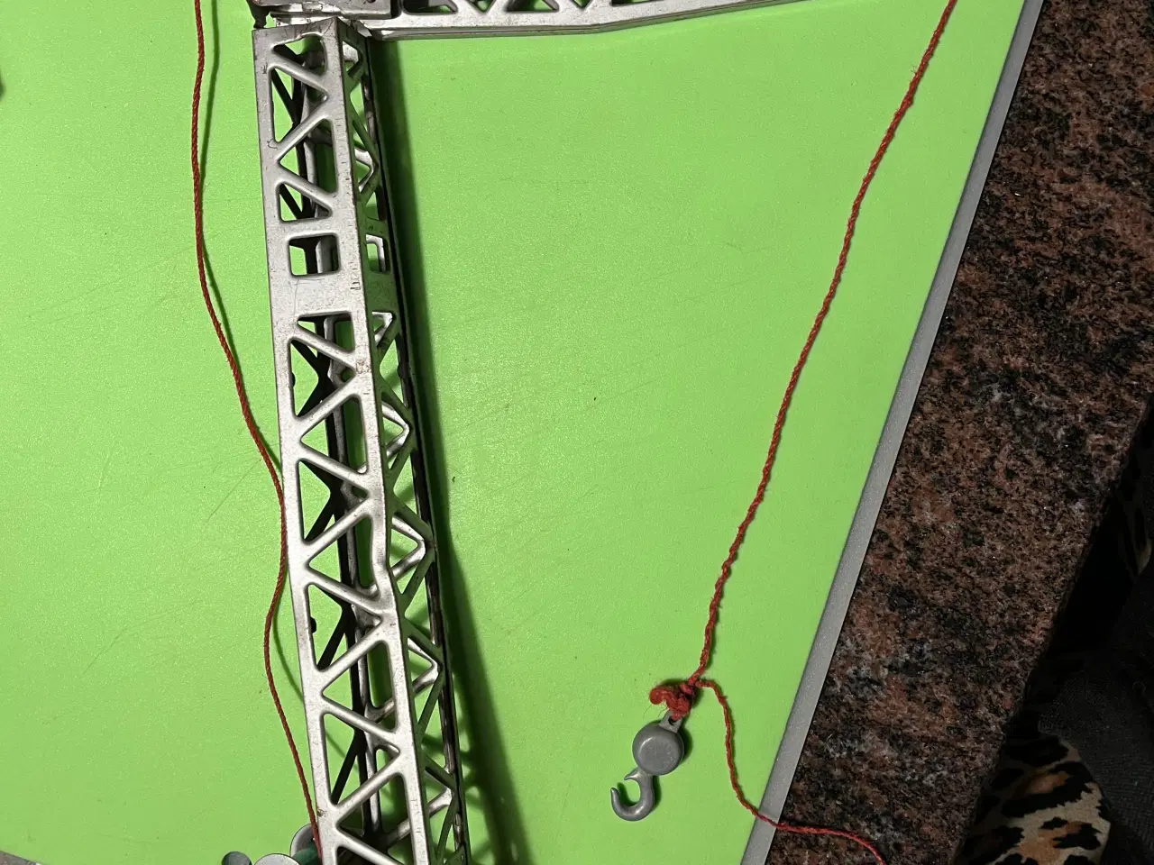 Billede 1 - Legetøjs-kran i metal. Giv bud.