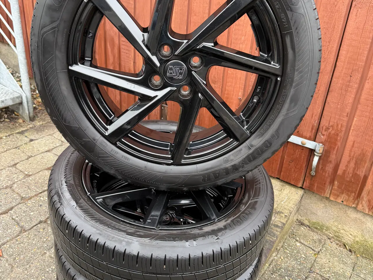 Billede 2 - 17 tommer med sommerdæk